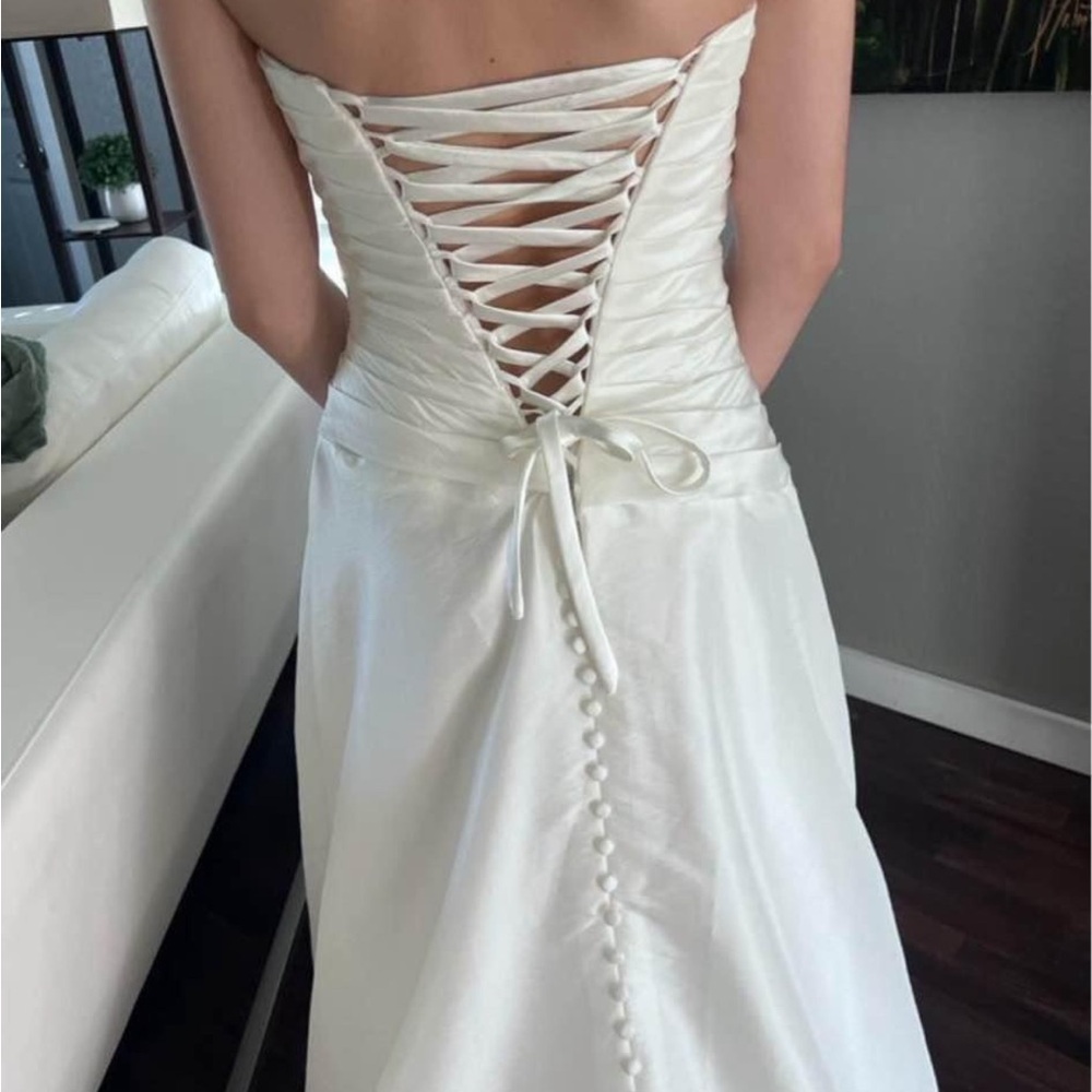 Wedding dress Elegant White Lace-Up Back Dress